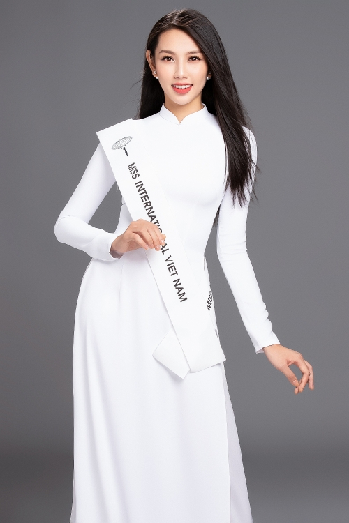 nguoi dep nguyen thuc thuy tien thay a hau thuy an thi miss international 2018