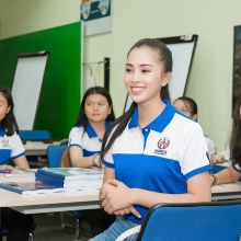hoa hau tran tieu vy tu tay dao gieng cho ba con ban niu