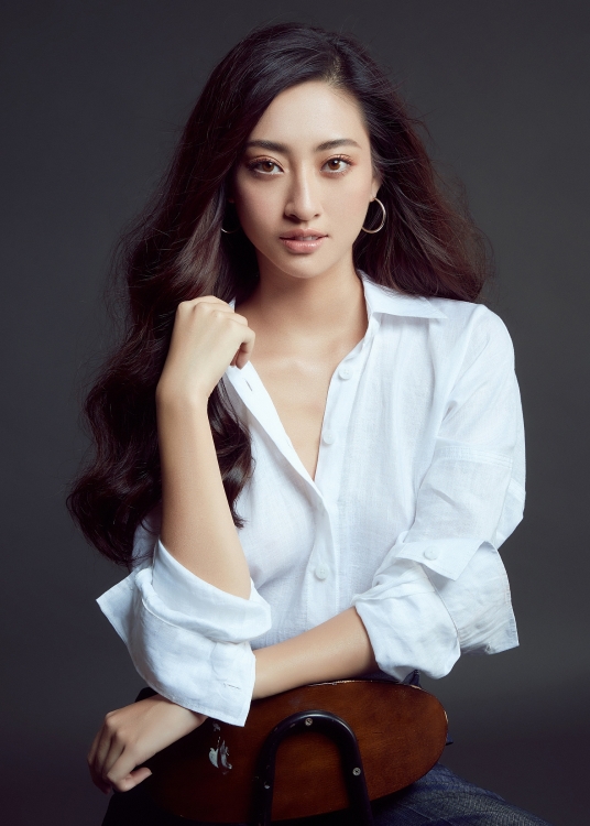hoa hau luong thuy linh gay thuong nho trong bo anh moi
