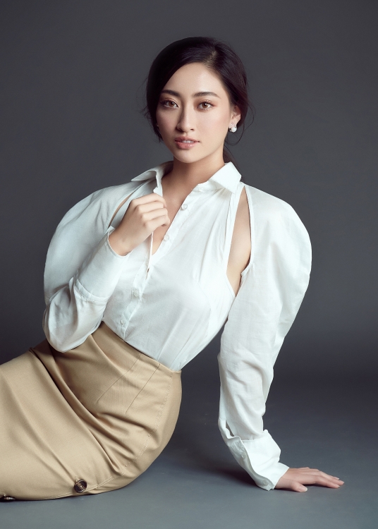 hoa hau luong thuy linh gay thuong nho trong bo anh moi