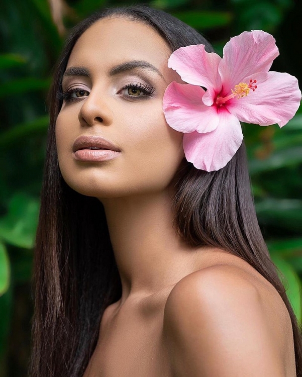 Ngắm nhan sắc nóng bỏng của tân Hoa hậu Trái đất 2019