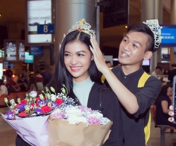 Á hậu Kiều Loan đội vương miện “fanmade” ngày trở về