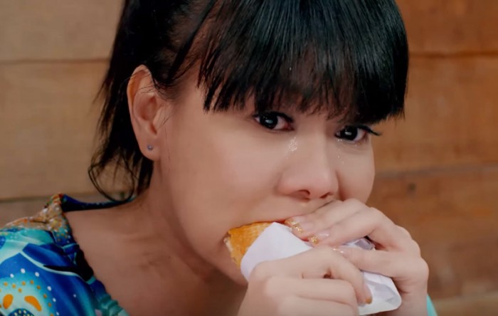 viet huong bat khoc khi nhac lai chuyen bi gianh vai dien