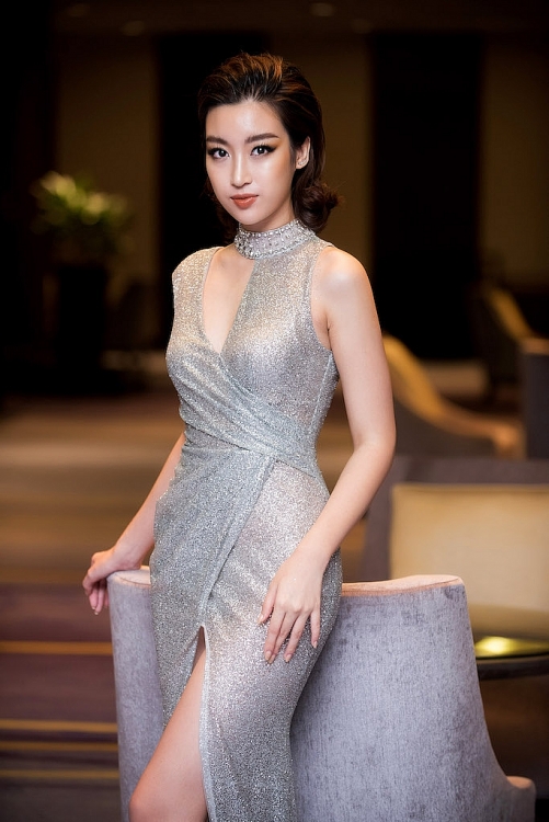 hoa hau do my linh quyen ru het co voi dam bo cat xe
