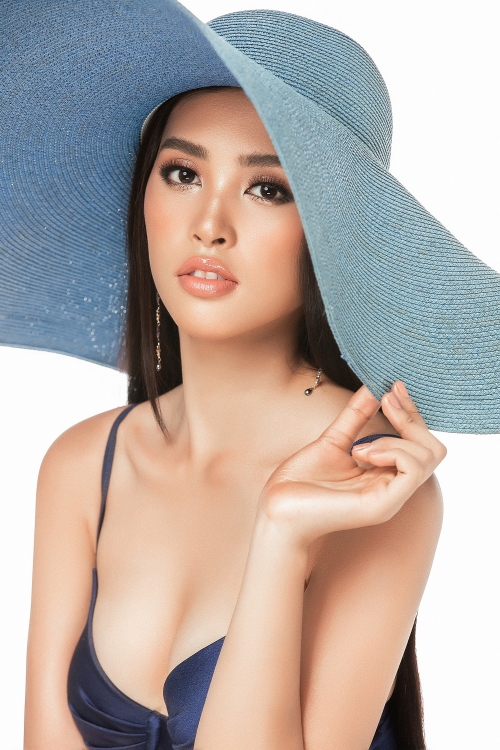 hoa hau tran tieu vy dien bikini khoe lan da nau goi cam