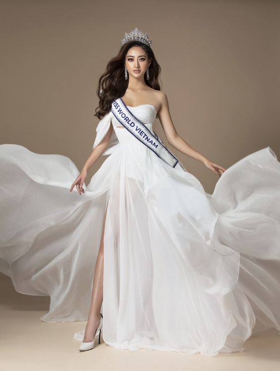 Hoa hậu Lương Thuỳ Linh xuất hiện như nữ thần trên trang chủ Miss World
