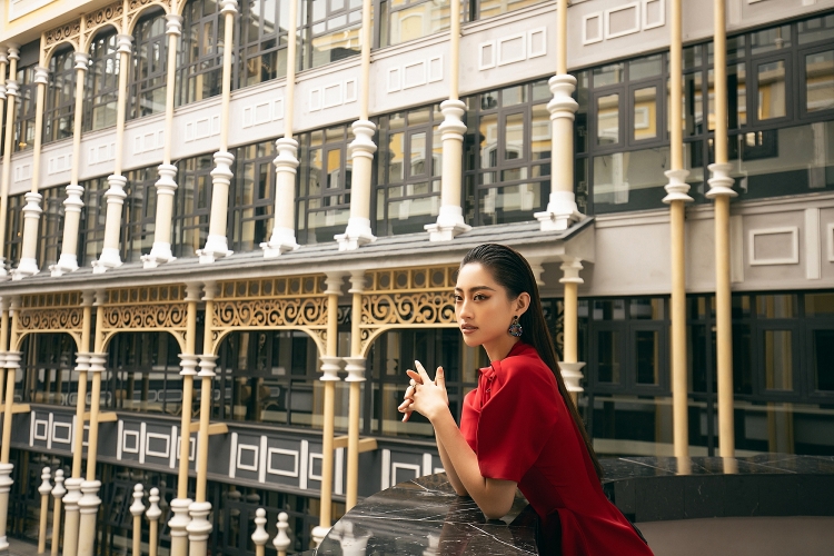 Hoa hậu Lương Thùy Linh “đẹp mê hồn” với trang phục Thu - Đông