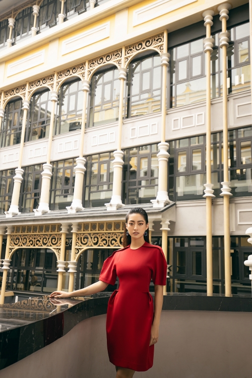 Hoa hậu Lương Thùy Linh “đẹp mê hồn” với trang phục Thu - Đông