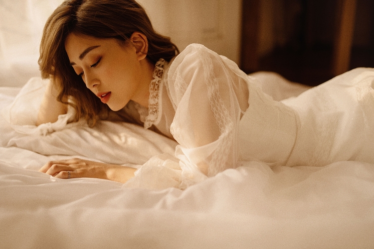 Á hậu Bùi Phương Nga hóa nàng thơ trong bộ ảnh mừng sinh nhật tuổi 22