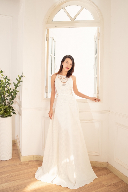 a hau hoang oanh xinh nhu cong chua trong nhung bo vay cuoi
