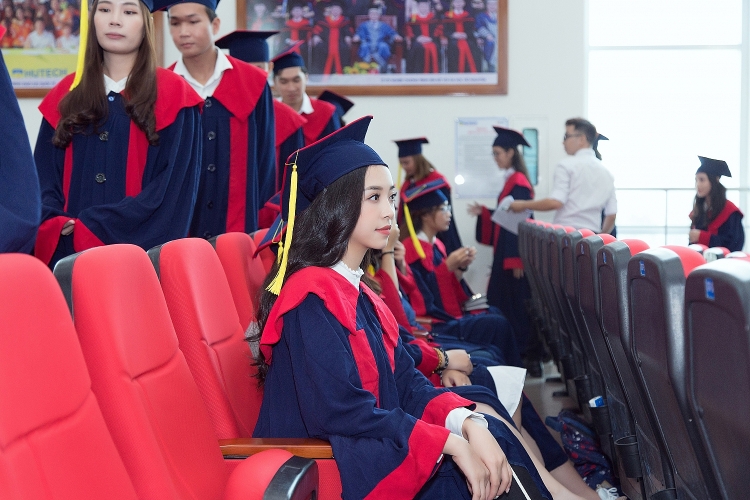 Á hậu Thúy An tốt nghiệp cử nhân trước thềm Miss Intercontinental