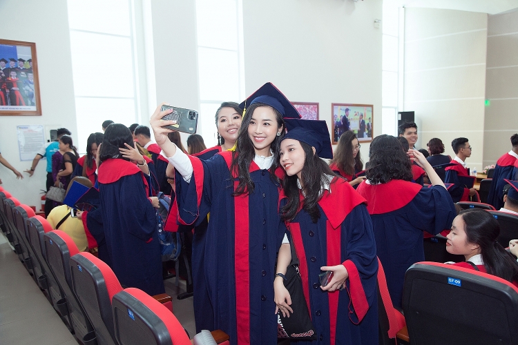 Á hậu Thúy An tốt nghiệp cử nhân trước thềm Miss Intercontinental