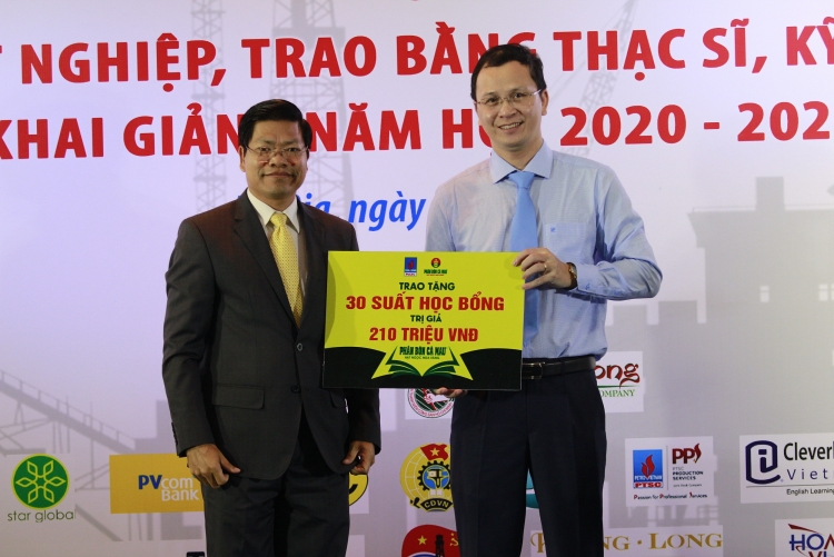 Phân bón Cà Mau trao 30 suất học bổng cho sinh viên PVU
