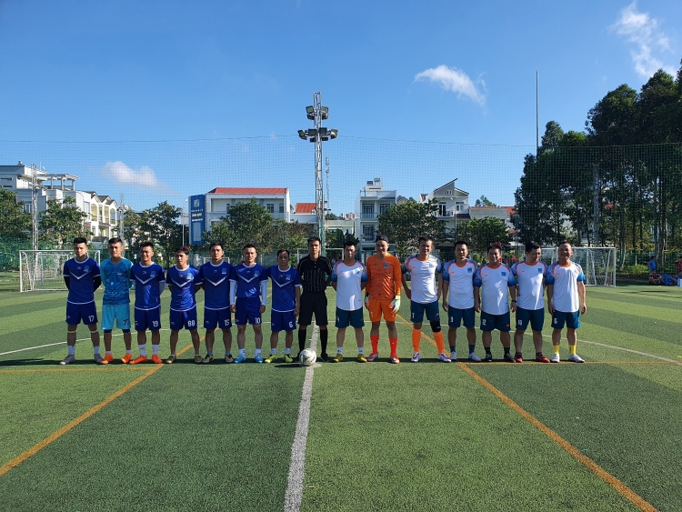 Ban QLDA ĐLDK Sông Hậu 1 tổ chức giao lưu bóng đá trên công trường Nhà máy