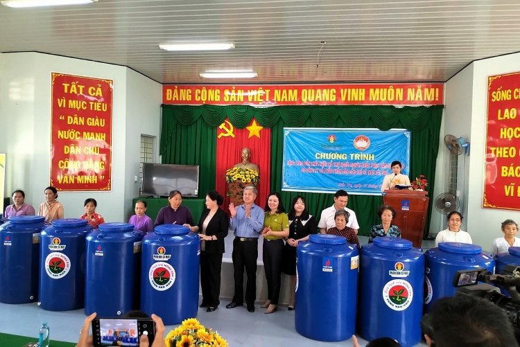 Phân bón Cà Mau tiếp tục đồng hành với bà con ĐBSCL ứng phó hạn mặn 2021