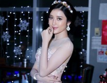 a hau huyen my sexy noi bat giua cac hoa hau