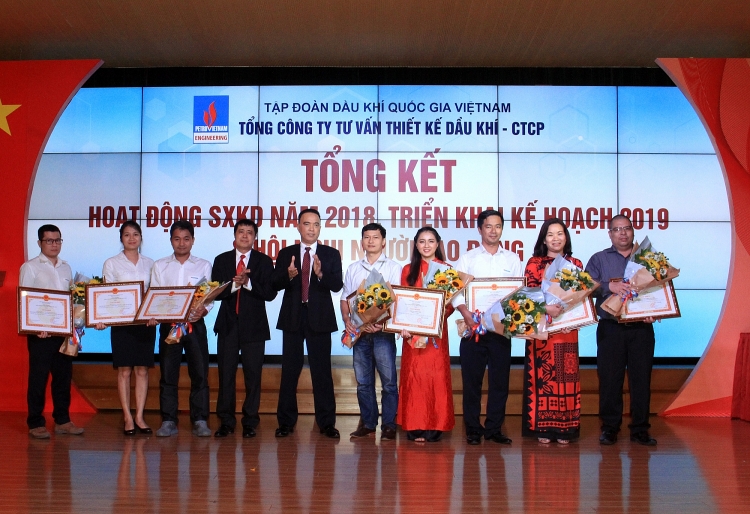 pve cang kho khan cang quyet tam doan ket