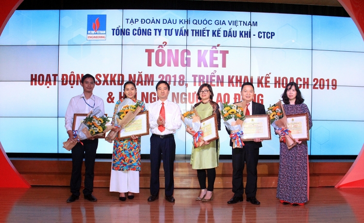 pve cang kho khan cang quyet tam doan ket