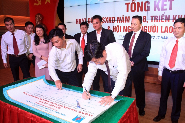 pve cang kho khan cang quyet tam doan ket