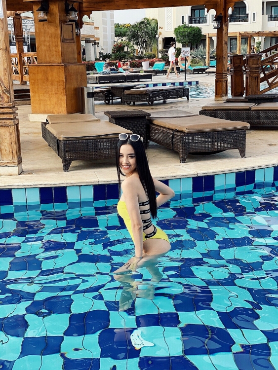 Á hậu Thúy An khoe dáng nuột nà với bikini tại Miss Intercontinental