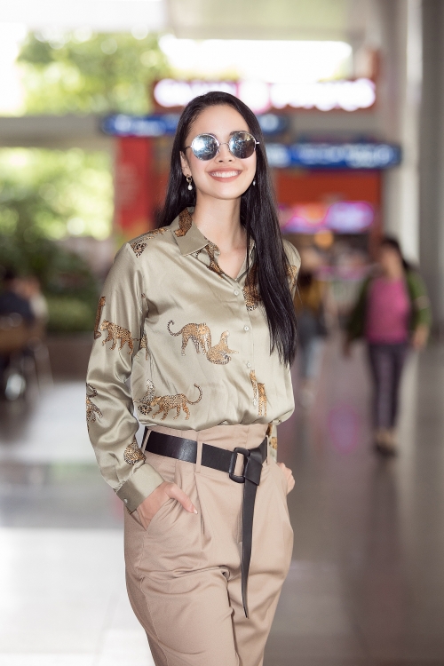Hoa hậu Megan Young ăn phở, uống trà đá miễn phí khi đến Việt Nam