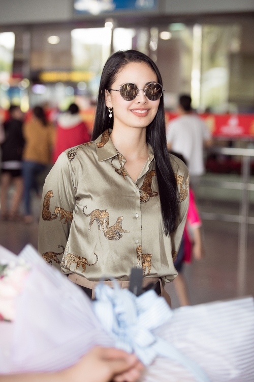 Hoa hậu Megan Young ăn phở, uống trà đá miễn phí khi đến Việt Nam