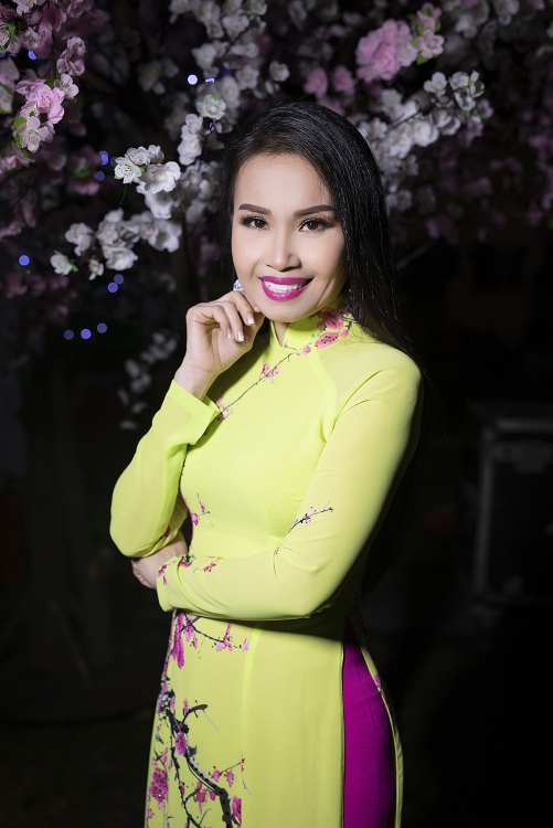Ca sĩ Cẩm Ly được ông xã 
