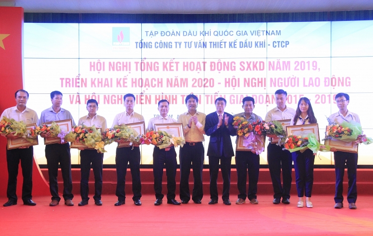tap the pve doan ket dong long de cung nhau vuot qua kho khan