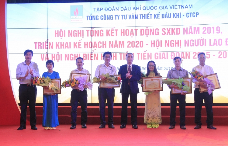 tap the pve doan ket dong long de cung nhau vuot qua kho khan