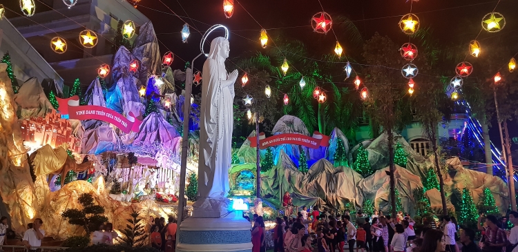 Lung linh Giáng sinh nơi xóm đạo