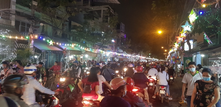 Lung linh Giáng sinh nơi xóm đạo Lung linh Giáng sinh nơi xóm đạo