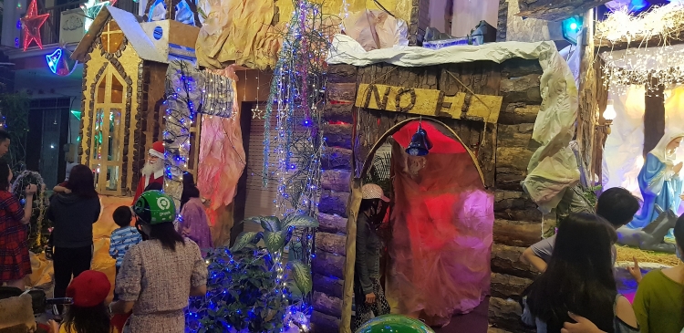 Lung linh Giáng sinh nơi xóm đạo