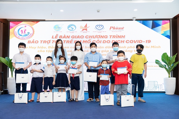 Nhiều hoa hậu, á hậu nhận nuôi trẻ mồ côi cha mẹ vì Covid-19