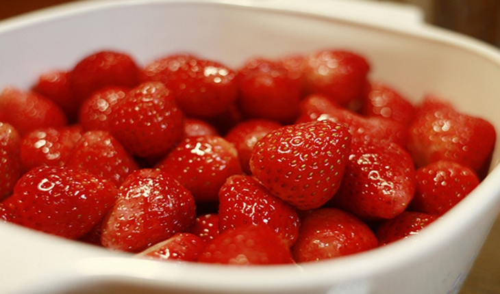 undefined Cách làm mứt dâu tây sấy dẻo thơm, chua ngọt đơn giản và dễ làm nhất