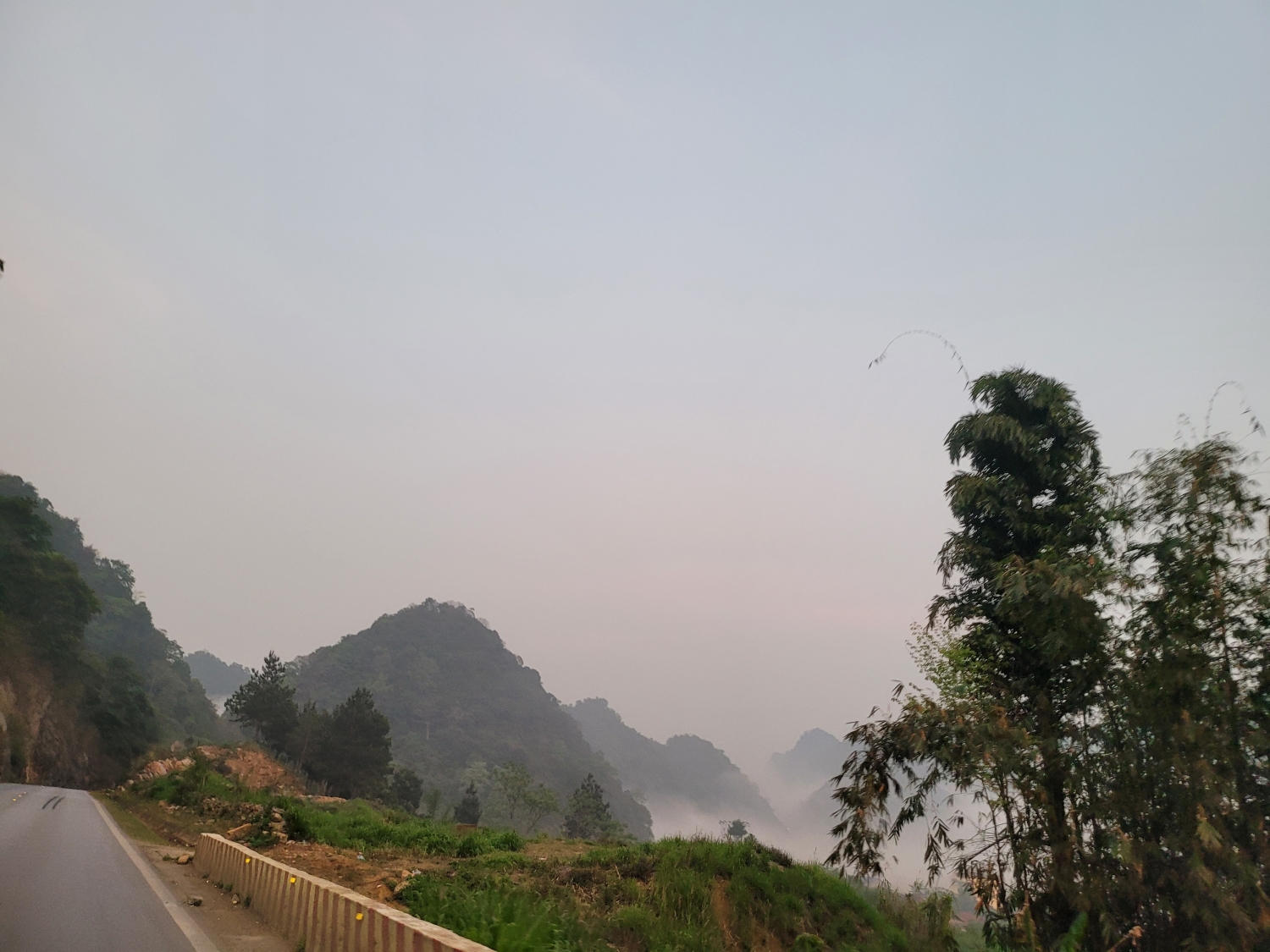 Về Mộc Châu khám phá 