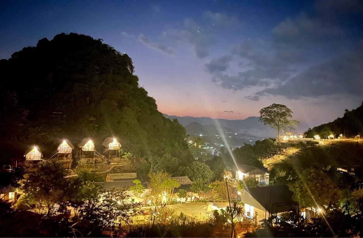 Về Mộc Châu khám phá 