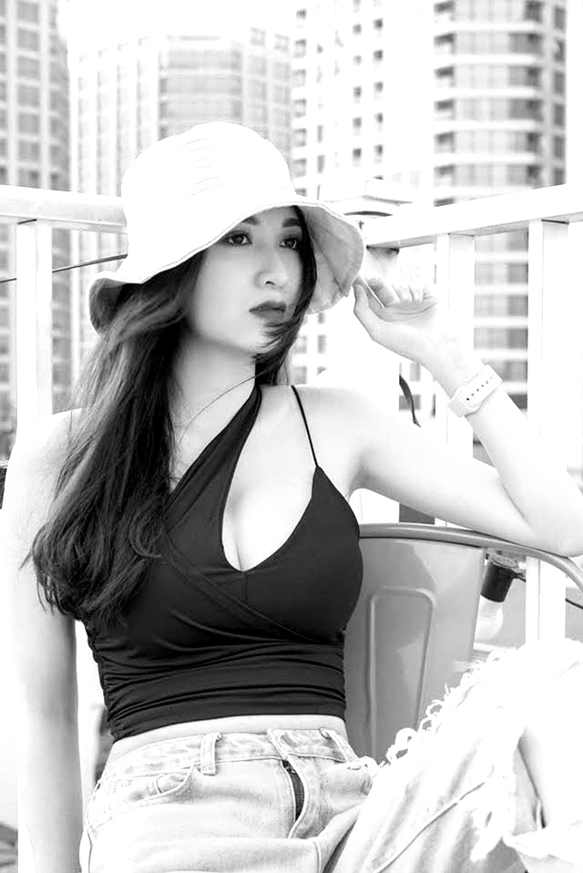 Bộ ảnh độc đáo của Vũ Thị Anh Thư, hot girl phim 'Về nhà đi con'