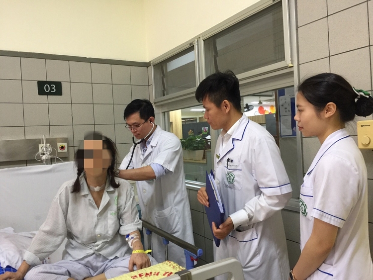 gia dinh da lo hau su cuoi cung benh nhan van duoc cuu song