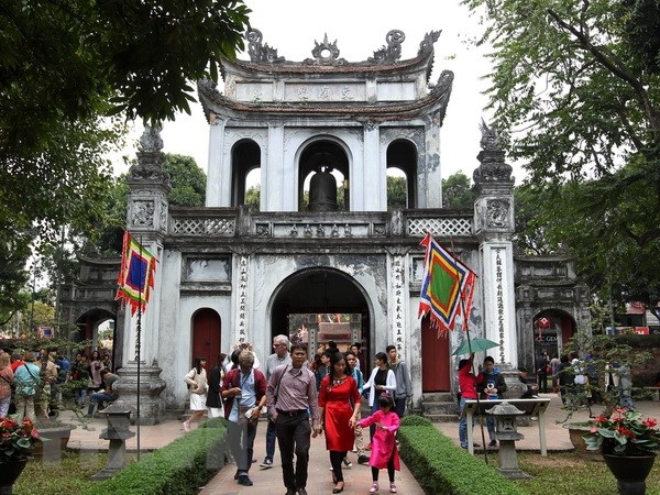 nhieu diem du lich ha noi tam dung don khach