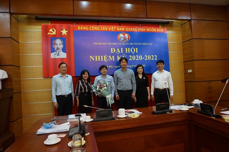 phat huy tinh than doan ket sang tao xay dung chi bo vung manh