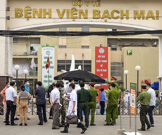 giam doc bv bach mai y bac si benh vien bach mai dan than quyet tam vuot qua dai dich covid 19
