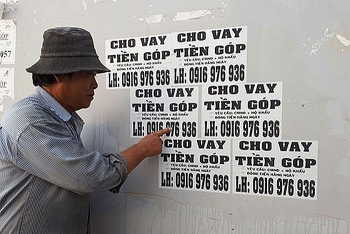 Người lao động có thể được tạm ứng tới 3 tháng lương nhằm hạn chế tín dụng đen
