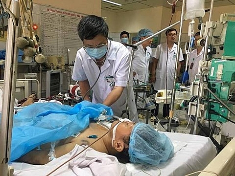 tam dinh chi cong tac 3 can bo trong vu tai bien chay than o bv hoa binh