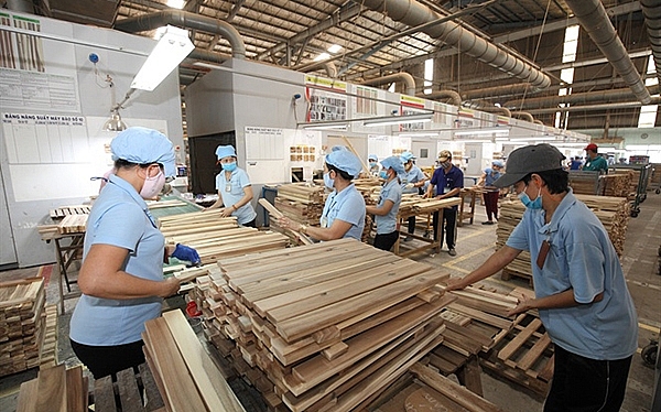 xuat sieu lam san 5 thang dat 3241 ty usd