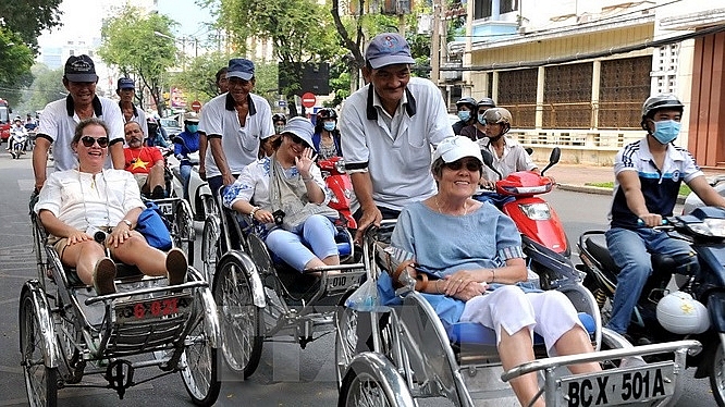khach quoc te den viet nam tiep tuc tang cao trong thang 8