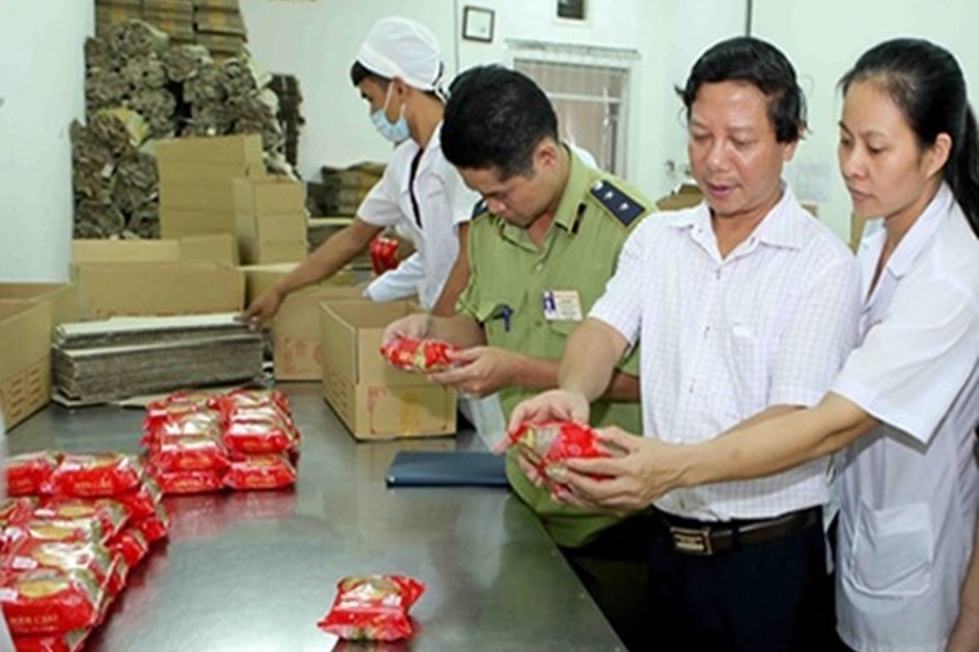Càng gần Trung thu càng nhiều bánh kém chất lượng