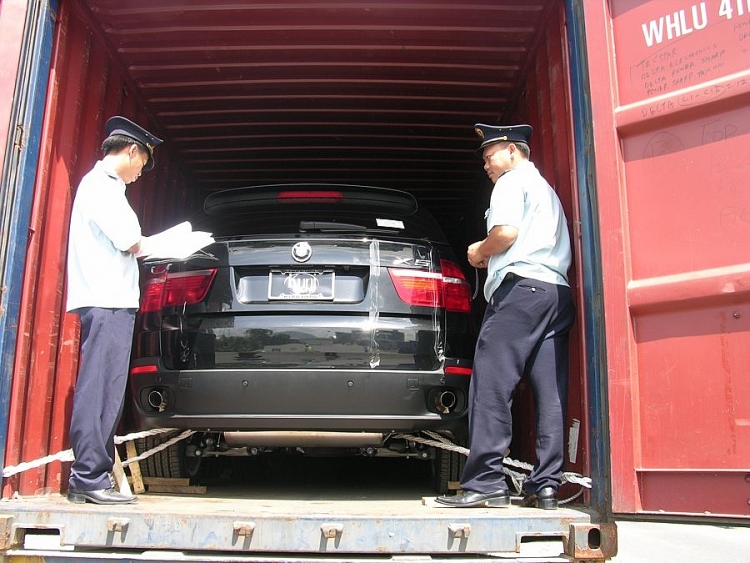 chi gan 50000 ty dong nhap khau gan 100000 o to trong 8 thang