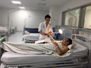Nối thành công cánh tay cho một bệnh nhân bị tai nạn lao động