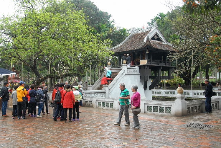 khach du lich den ha noi tang manh trong thang 10