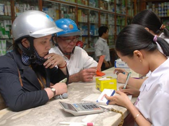 hang tram nguoi chet vi khang thuoc moi nam